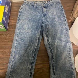 Vanilla stand non-ripped jeans